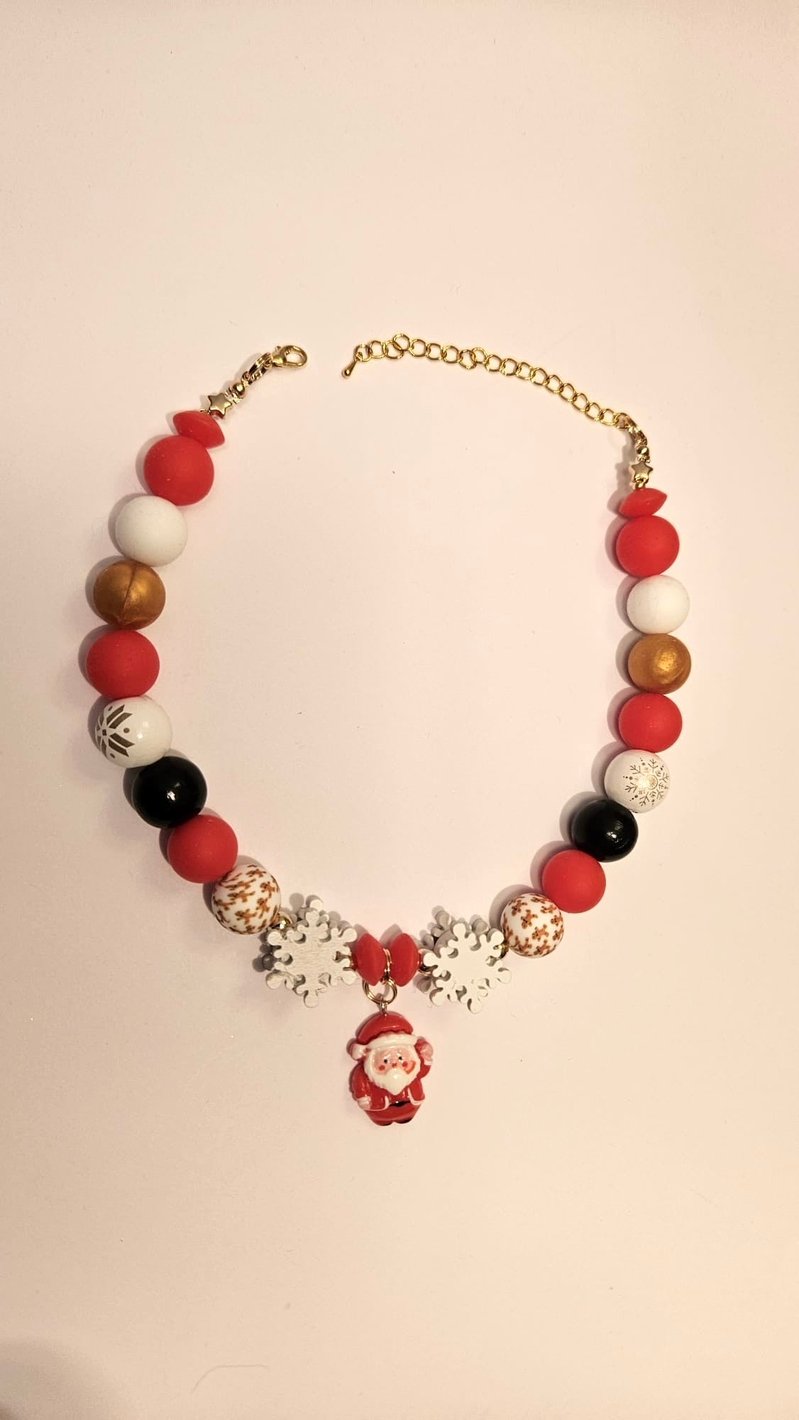 Sweather necklace "Blushing Santa"